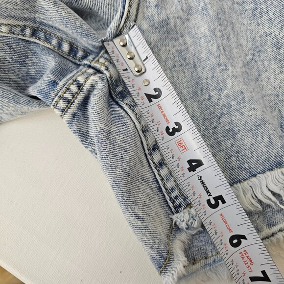 Cleo Wolf Mid Rise Women Short Jean Denim Distressed Light Wash Size 34W - Picture 13 of 13